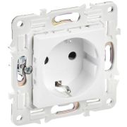 Розетка SKANDY 16А с заземл. защ. шторки SK-R04W арктич. бел. IEK SK-R14-16-K01